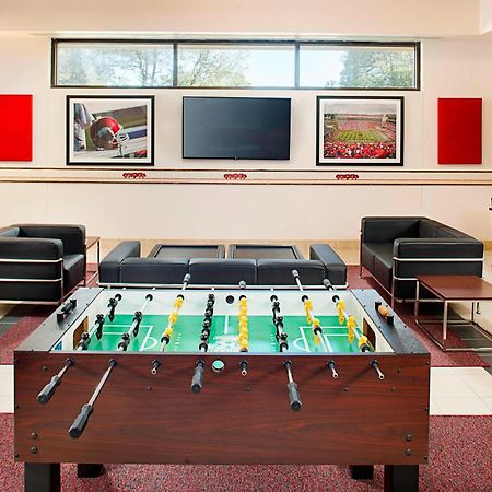 Отель Courtyard By Marriott Little Rock West Экстерьер фото
