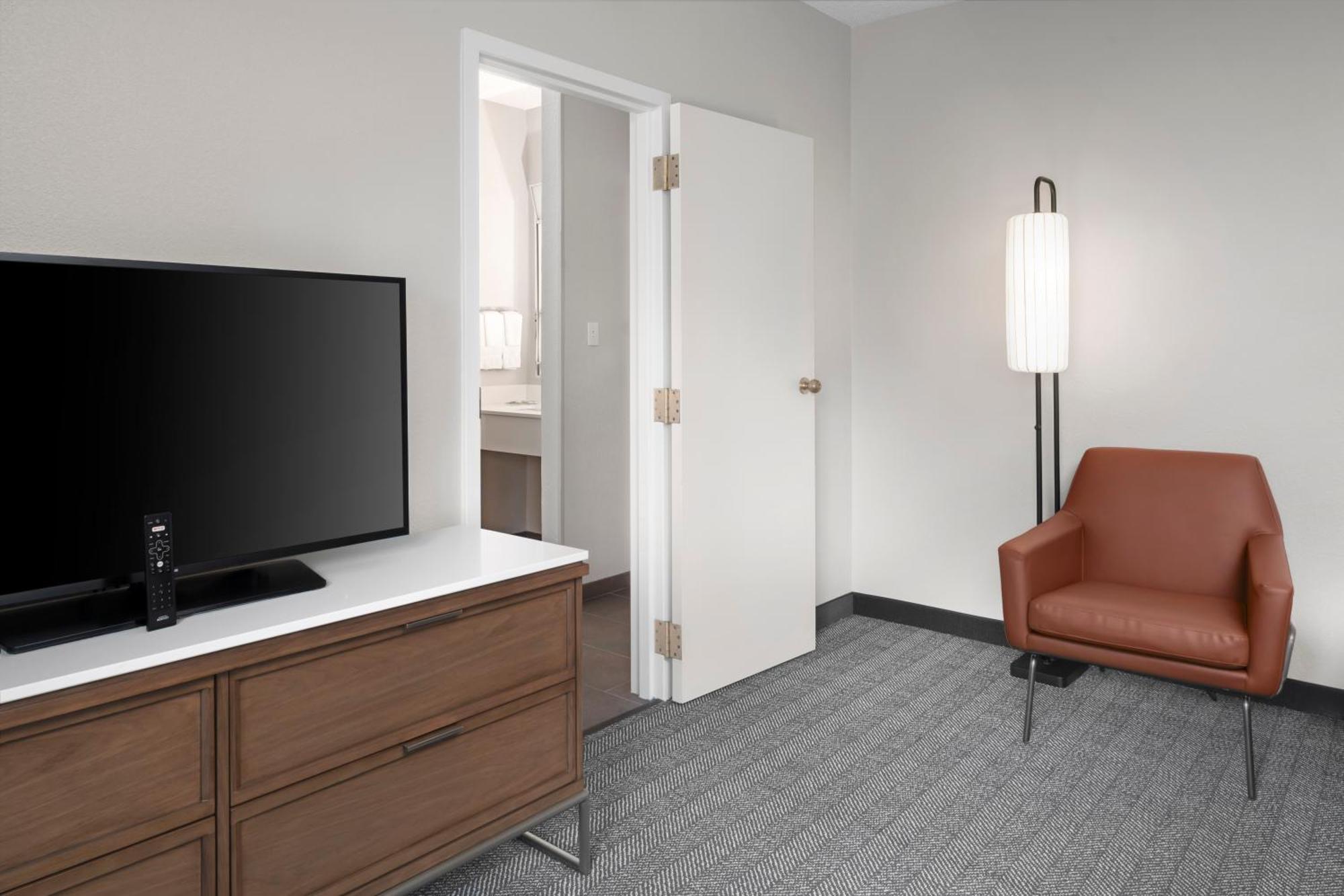 Отель Courtyard By Marriott Little Rock West Экстерьер фото