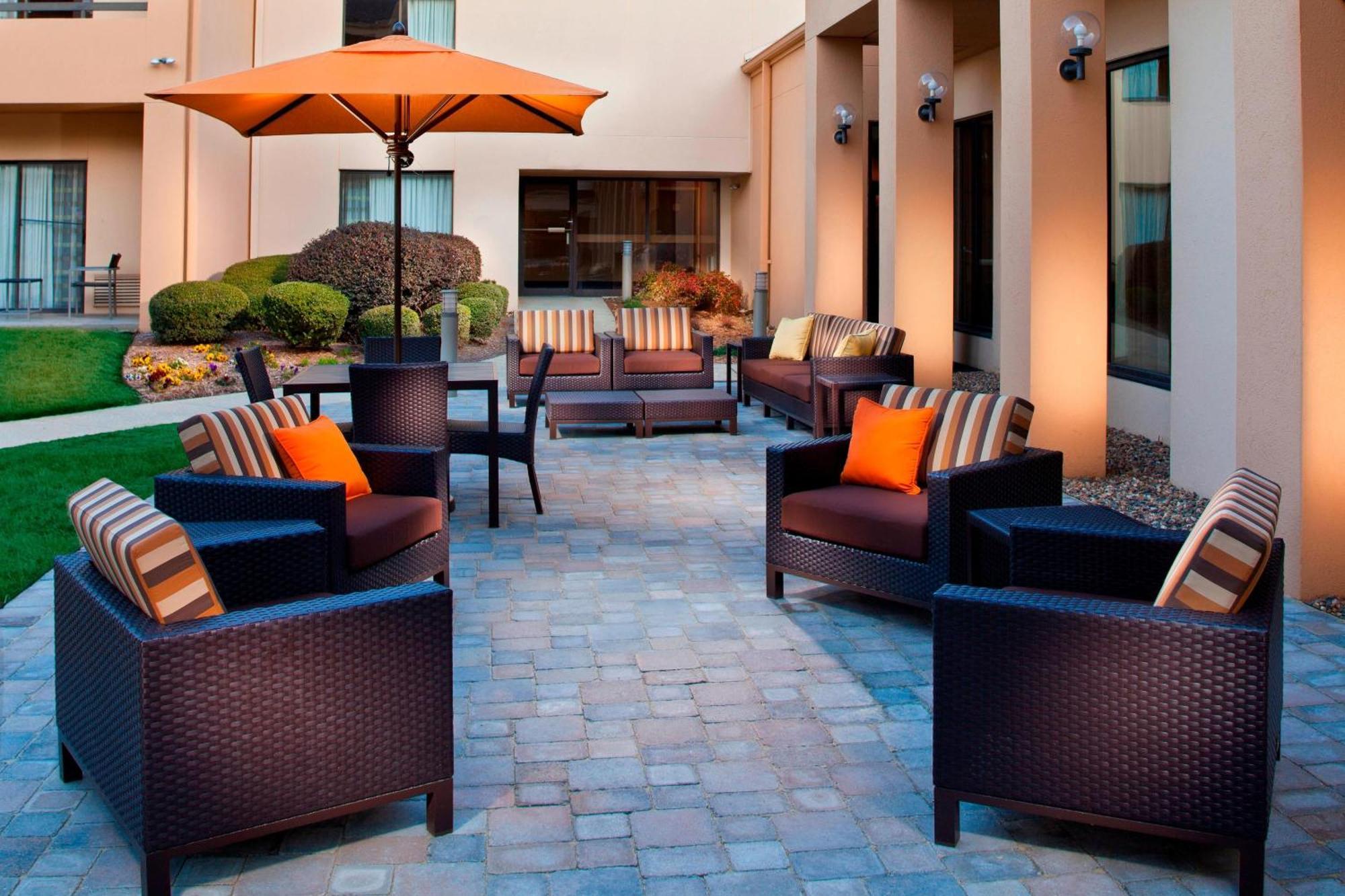 Отель Courtyard By Marriott Little Rock West Экстерьер фото