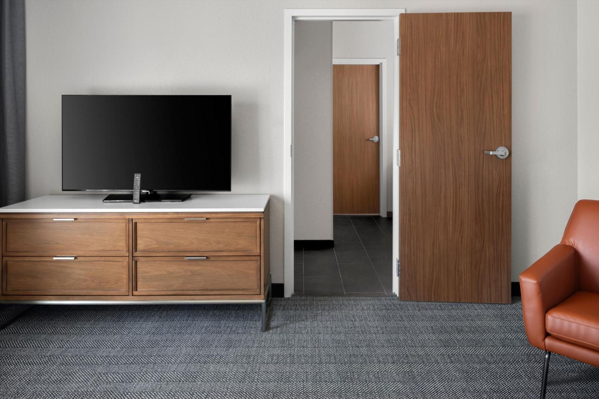 Отель Courtyard By Marriott Little Rock West Экстерьер фото