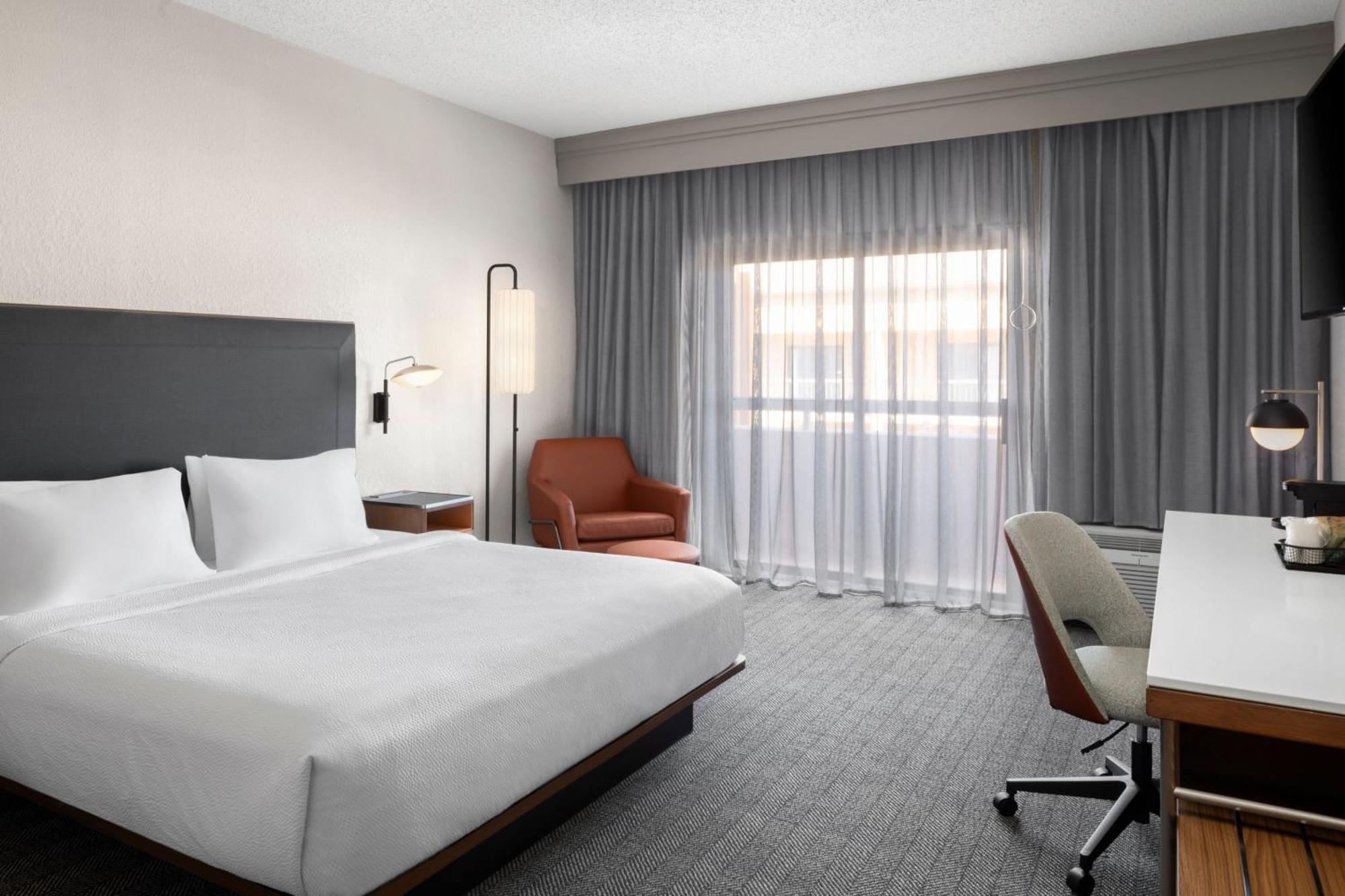 Отель Courtyard By Marriott Little Rock West Экстерьер фото