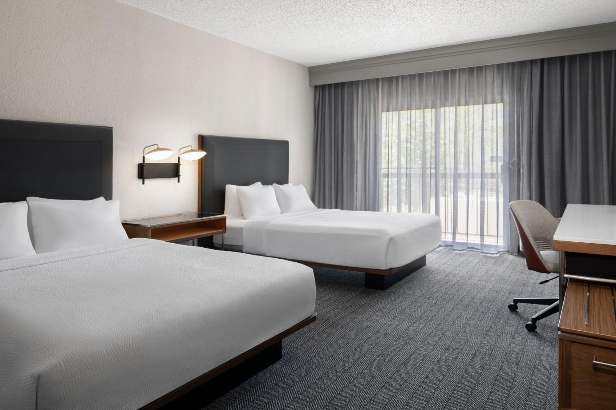 Отель Courtyard By Marriott Little Rock West Экстерьер фото