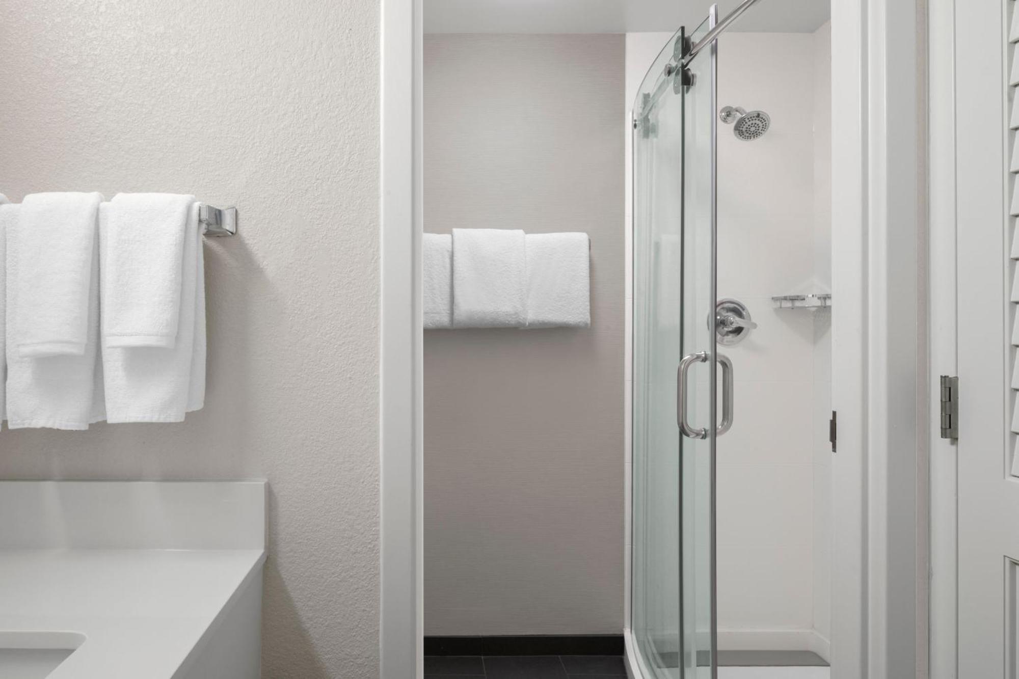 Отель Courtyard By Marriott Little Rock West Экстерьер фото