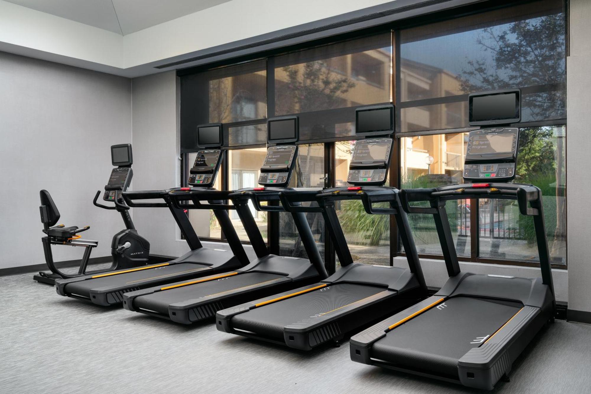 Отель Courtyard By Marriott Little Rock West Экстерьер фото