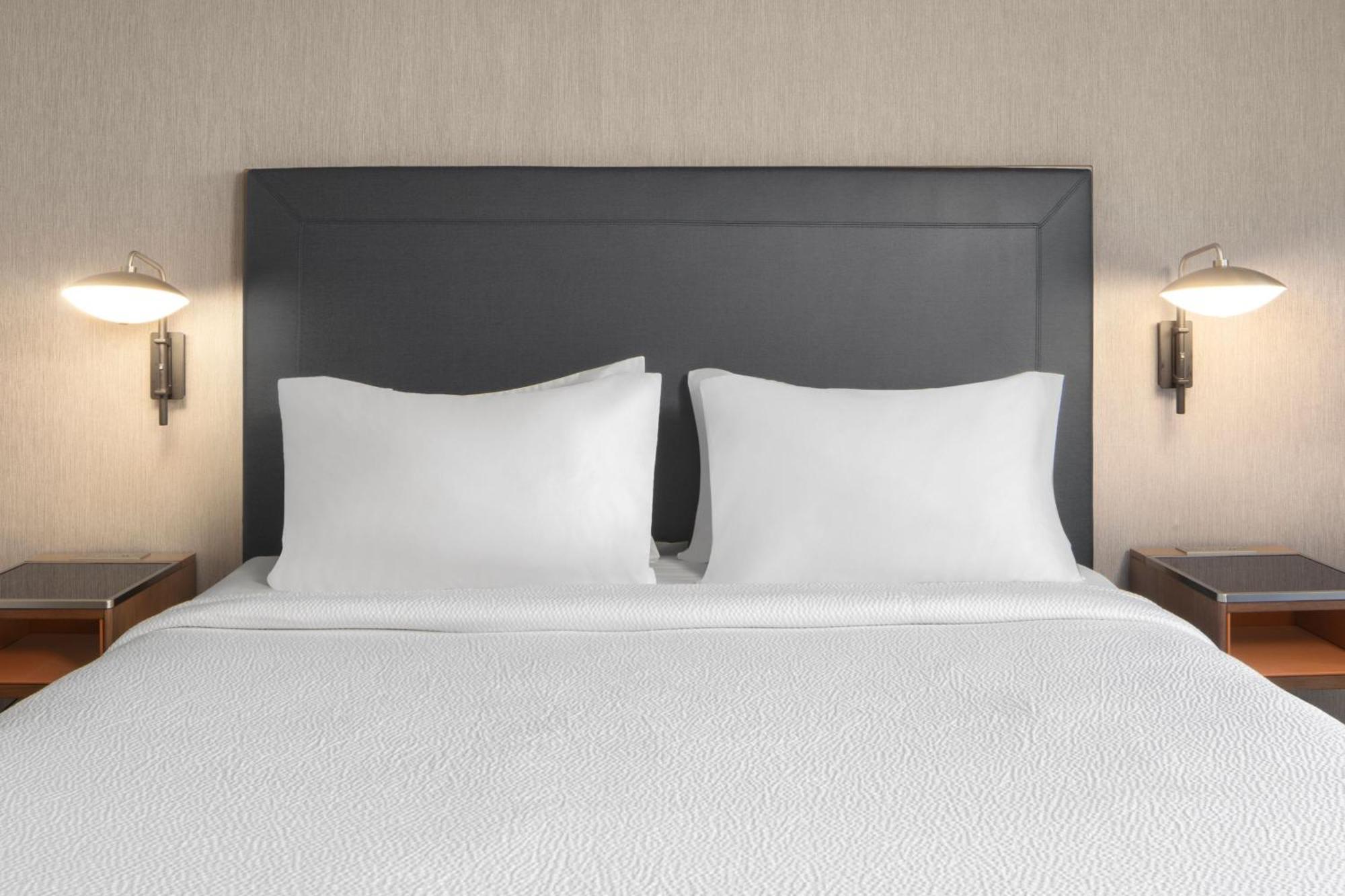 Отель Courtyard By Marriott Little Rock West Экстерьер фото