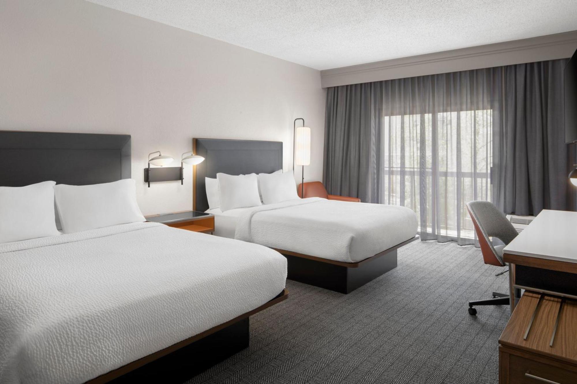 Отель Courtyard By Marriott Little Rock West Экстерьер фото
