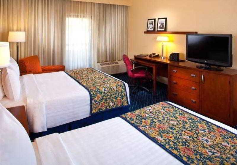 Отель Courtyard By Marriott Little Rock West Номер фото