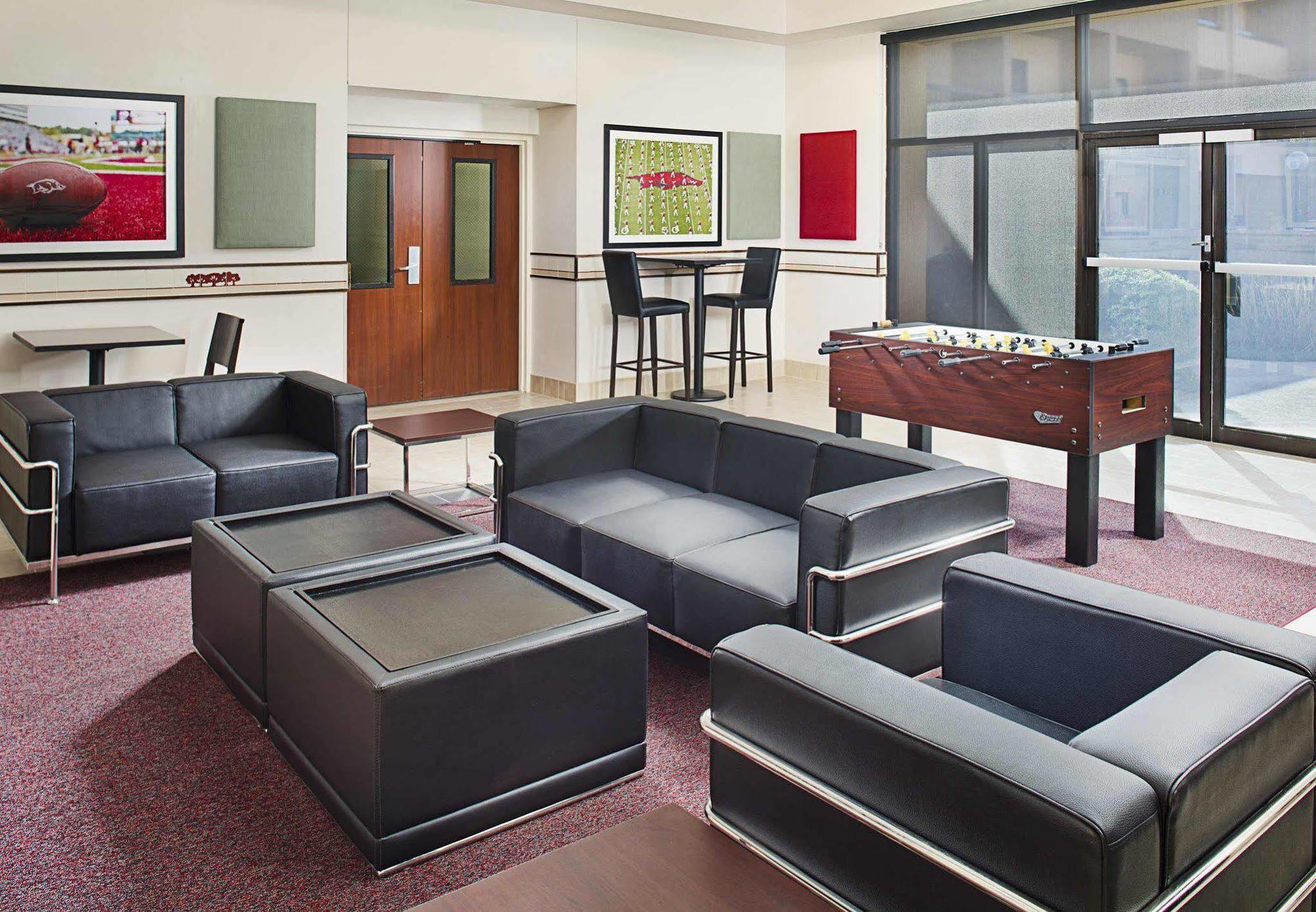 Отель Courtyard By Marriott Little Rock West Экстерьер фото