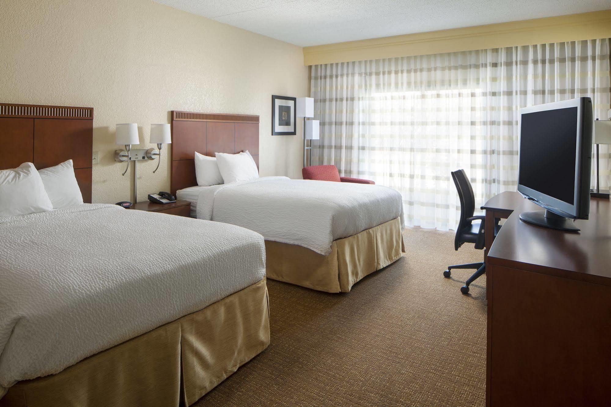 Отель Courtyard By Marriott Little Rock West Экстерьер фото